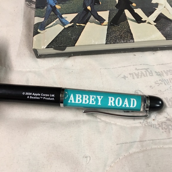 New Beatles lunch box w4 accessories - Picture 3 of 9